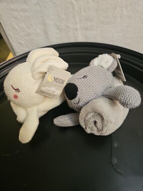 Plush Bib Buddy - Cream & Light Gray
